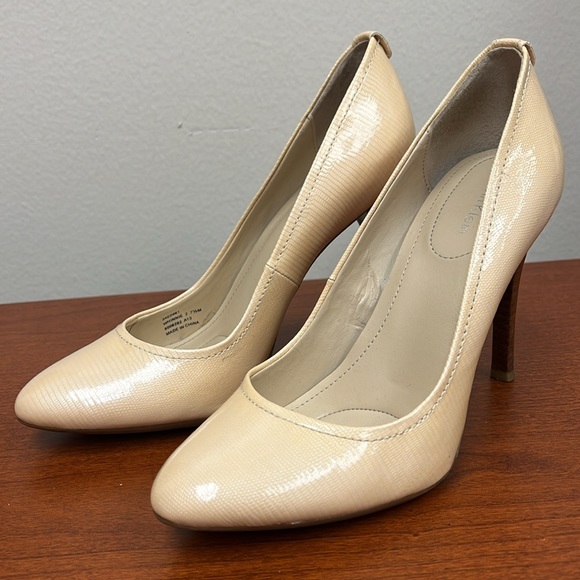 Calvin Klein Whinnie Stiletto Heels 7 1/2 Excellent condition! - Picture 2 of 6